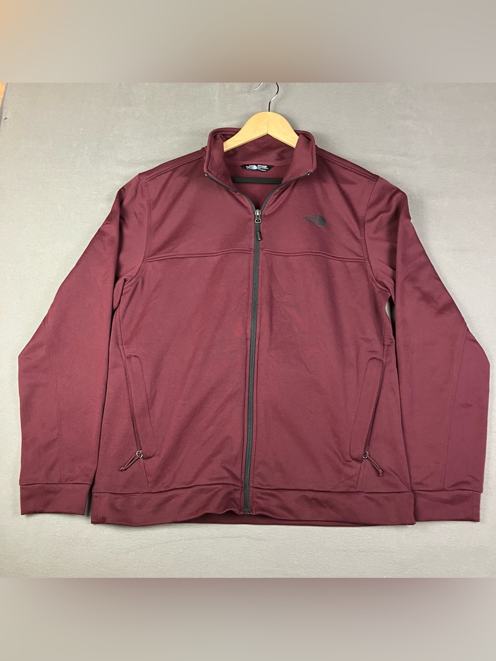 The North Face Men’s Size M Cinder 100 Full Zip Fleece Sweater Jacket Burgundy.